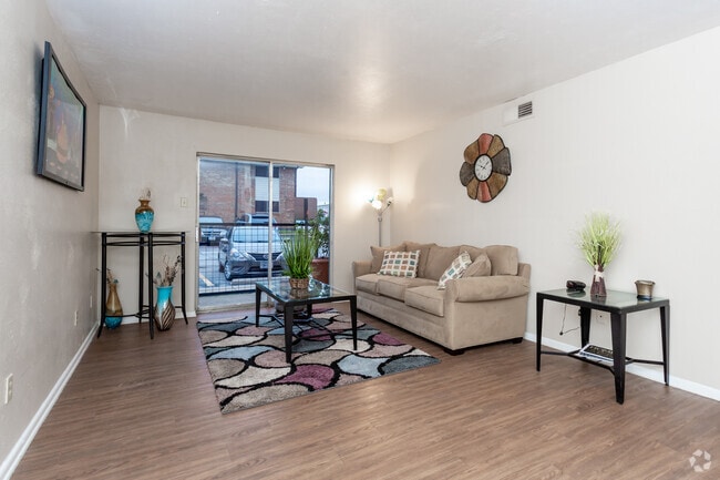 2HAB,1BA-870 ft² - Parkway Villas