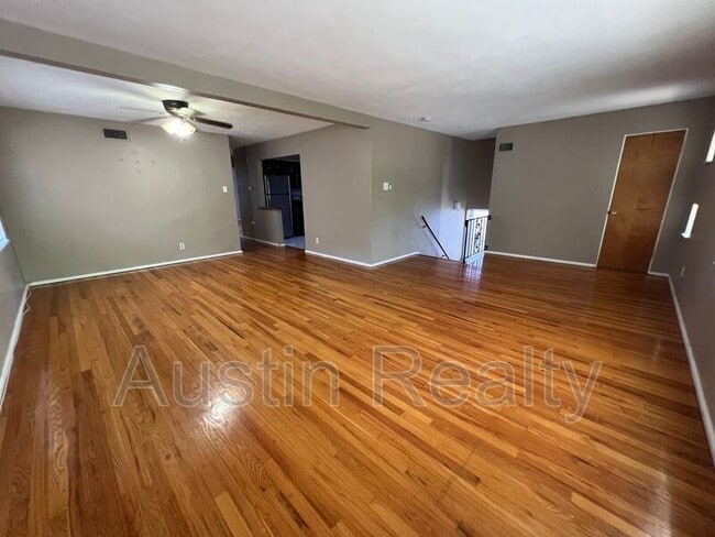 Photo - 1104 Ralph Ter