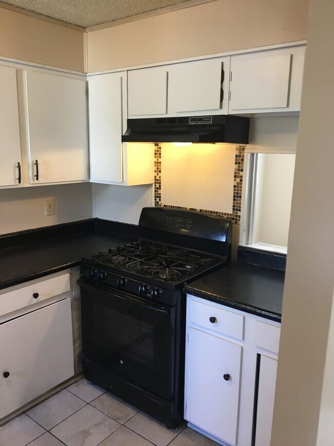 Photo - 2 Bedroom 2.5 Bath Townhome in Spicewood Townhome Community