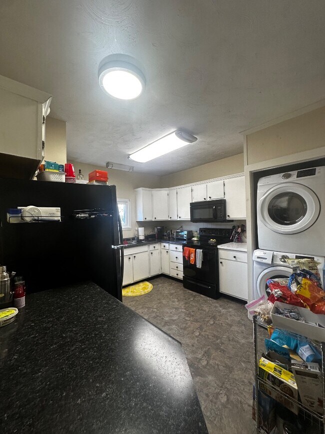 Photo - 136 Lorentz St