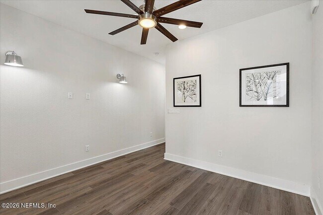 Photo - 459 Crestview Dr