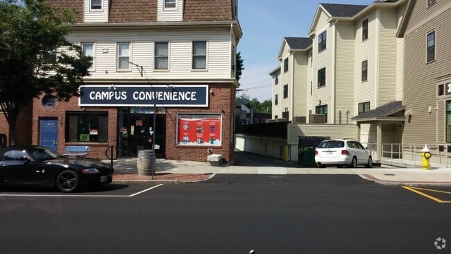 Building Photo - Convenient One Bedroom Apartments Near UNH... Unit 3