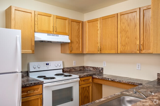 2BR, 1.5BA - 933SF - Hampshire Village Senior 62+