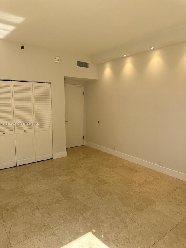 251 Crandon Blvd