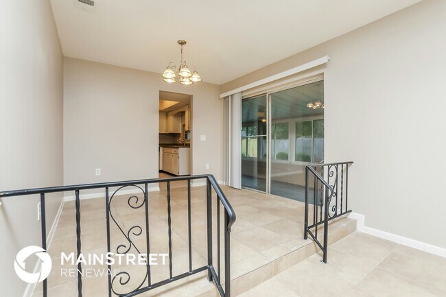 Photo - 605 Applewood Ave