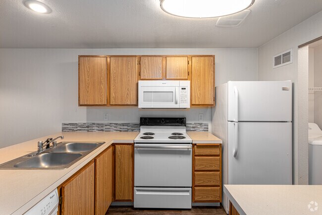 2BR, 1BA - 875SF