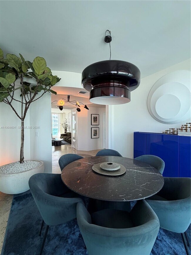 Photo - 300 South Pointe Dr Unidad 2106