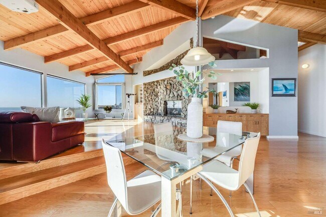 Photo - 470 Grey Whale