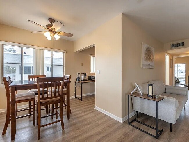 2920 Cynthia Ln Unit 202