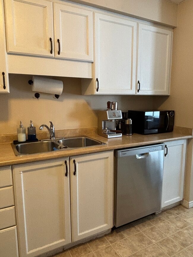 Photo - 645 Basswood St