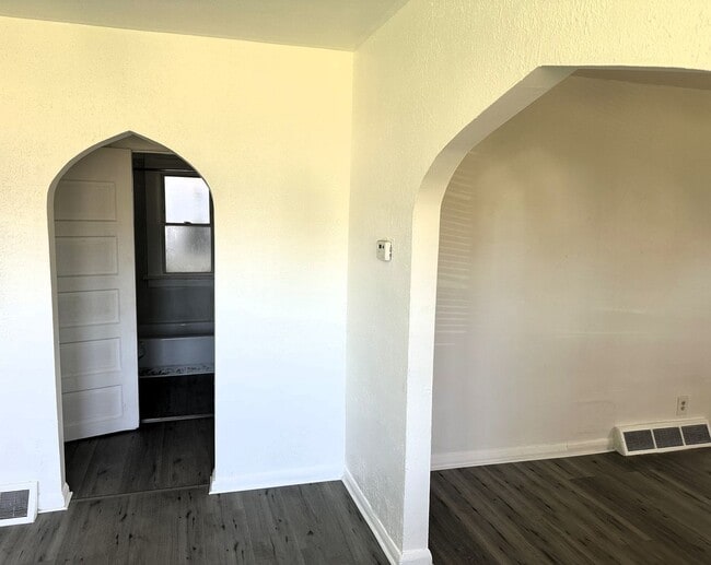 Photo - 630 Marmion Ave