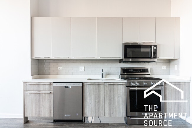 Building Photo - 930 W Dakin St Unit 205 Rental
