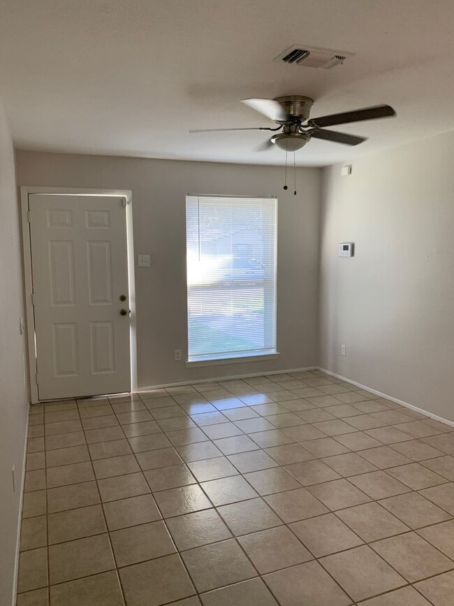 Photo - AVAILABLE NOW!!! Lovely 3 bedroom, 1 bath ...