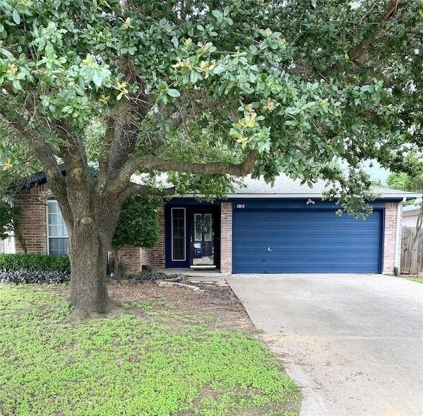 Building Photo - 1202 Stone Creek Dr Rental