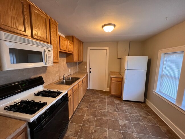 Photo - 810 Leonard St NE Unit 2