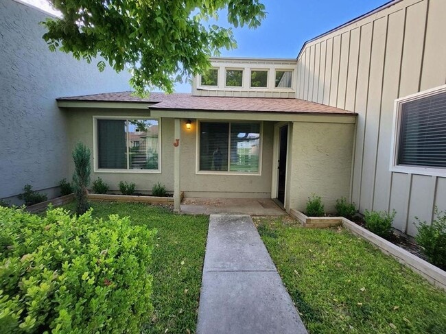 Building Photo - FOR LEASE!! Rental
