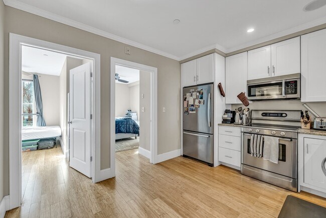 Photo - 170 Bolton St