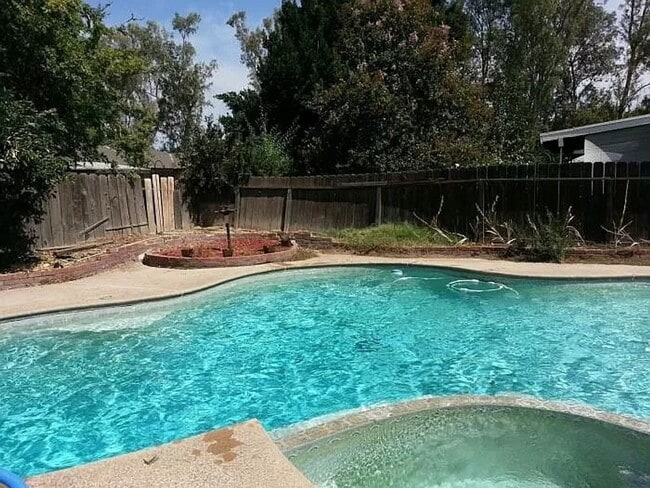 Photo - 635 Stanford Ct