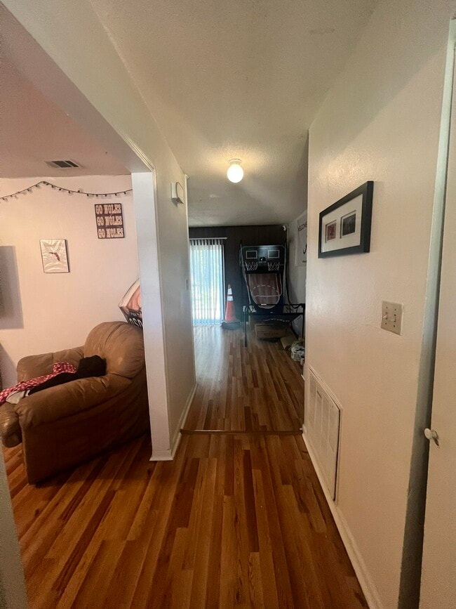 Photo - 206 N Lipona Rd