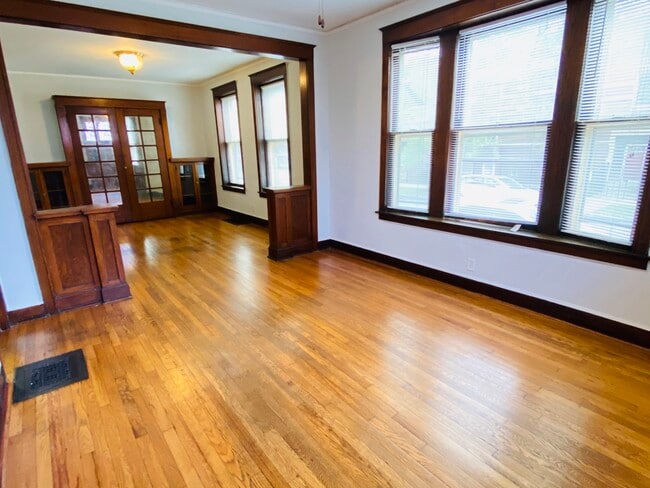 Photo - 4040 W Dickens Ave