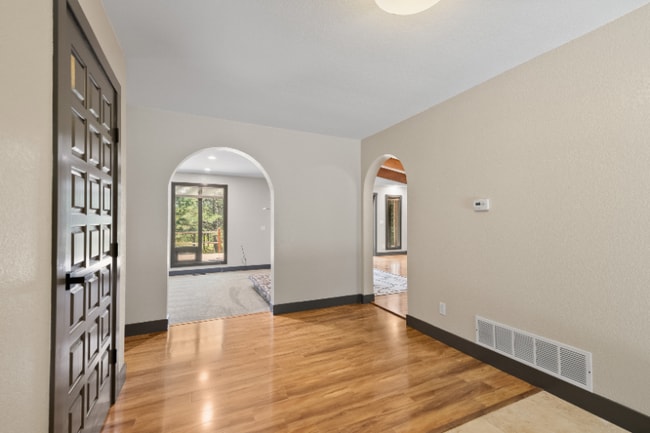 11130 Burgess Ln