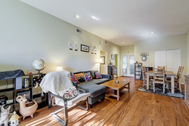 Photo - 2/2.5 Condo Right Near Hancock Center!