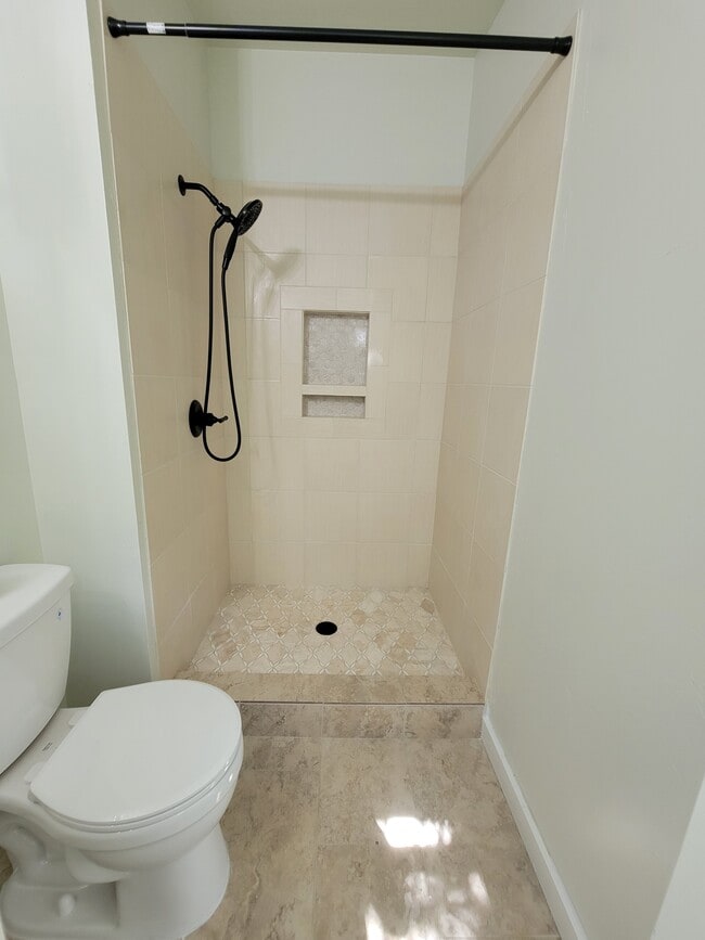 Baño principal - 504 Avenue E