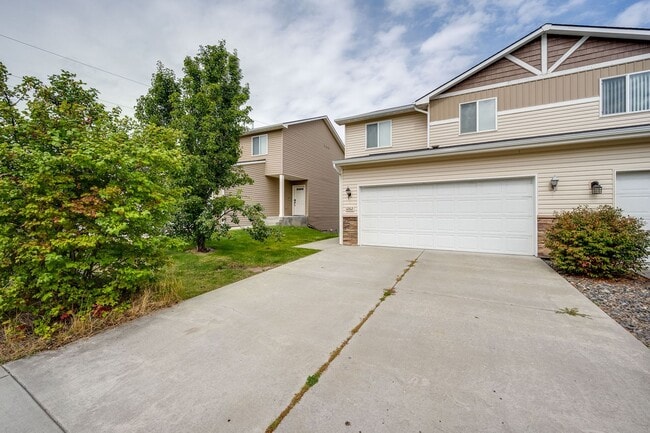 Photo - Charming Pullman Retreat with Space to Live and Entertain