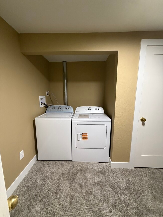 Lavadora/secadora en la unidad - 3322 Vivian Dr