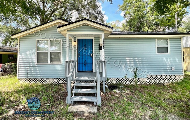 Adorable, fully renovated 3 bedroom / 1 ba... - Adorable, fully renovated 3 bedroom / 1 ba... House