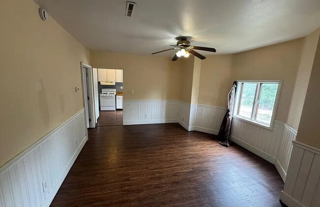 Photo - 100 W Ellis St