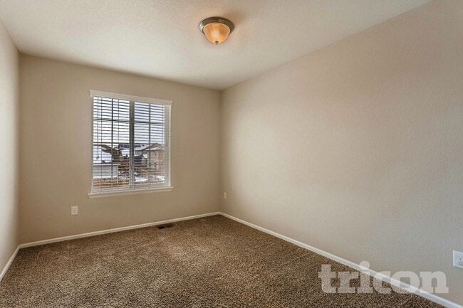 Photo - 555 N Kewaunee Way