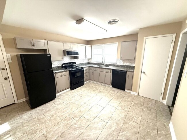 Photo - ** 3 Bed 1.5 Bath located off Zelda Road**...