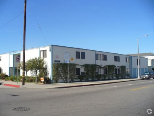 Building Photo - 909 N. Wilmington Blvd. Rental
