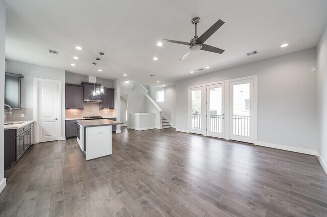 Photo - 3722 Robertson St