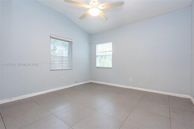 Photo - 330 NE 86th St