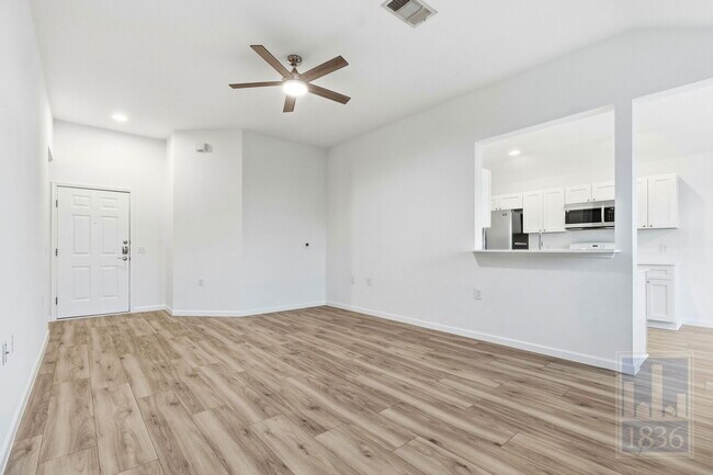 Photo - 606 Colonial Park Blvd