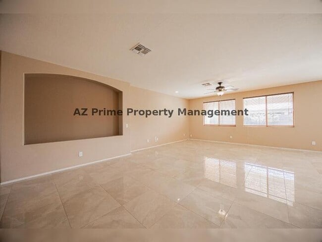 Photo - 123 W Elmwood Pl