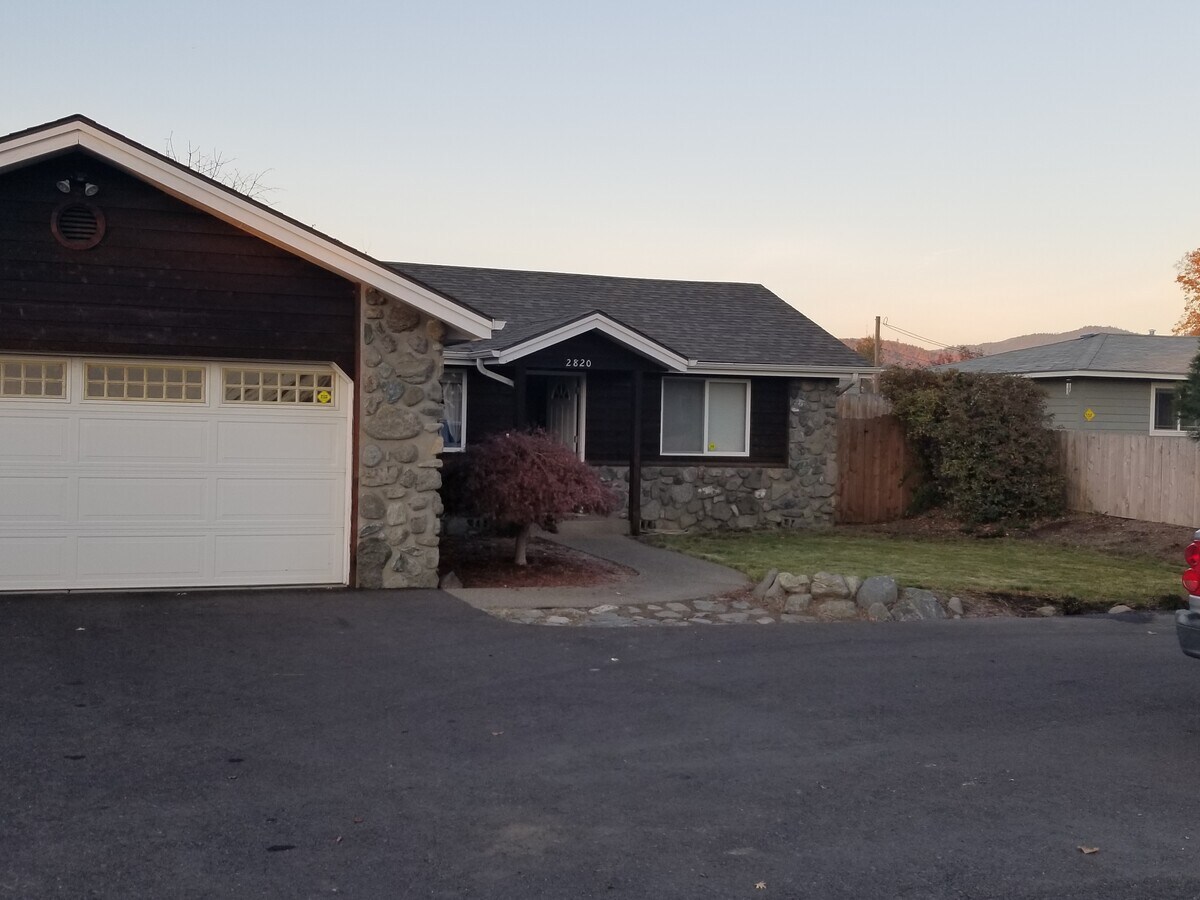 Photo - 2820 Redwood Ave