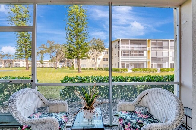 Building Photo - 176 Dorset E