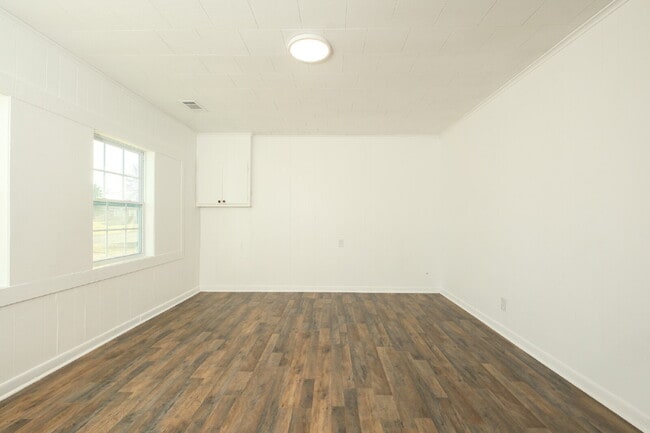 Building Photo - 449 W Main St