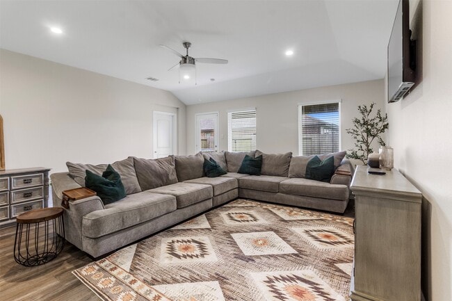 Photo - 1008 Llano Trl