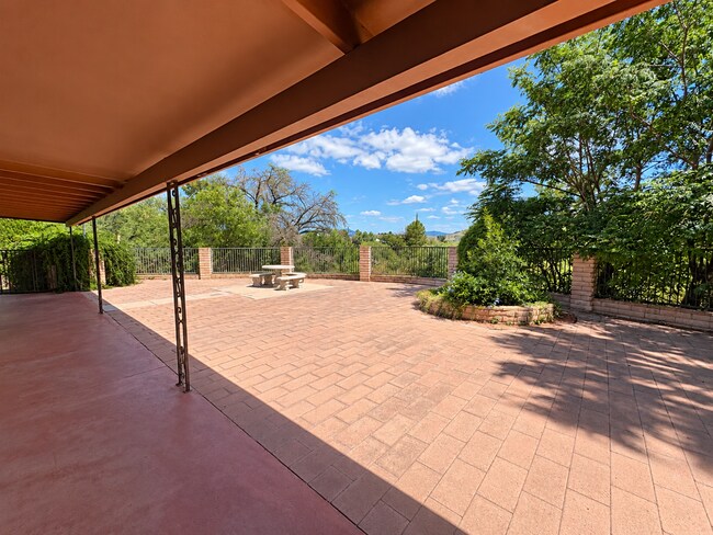 1331 E Placita Rebecca