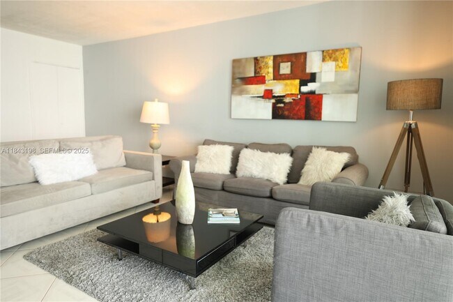 Building Photo - 5151 Collins Ave Unit 927