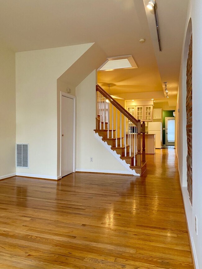 Photo - Gorgeous 2Bed/2.5Bath Townhome with Roofto...