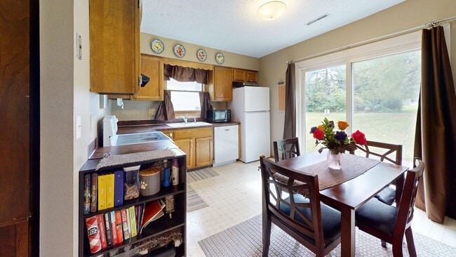 Photo - Attached Garage - Spacious 2 bedrooms