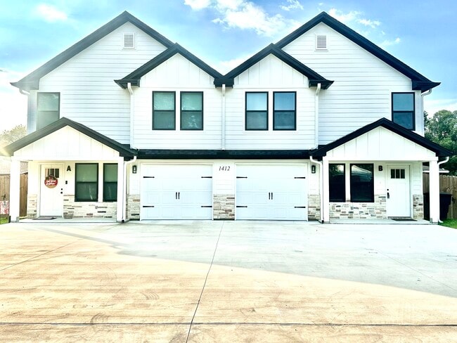 Building Photo - 1412 Ave M