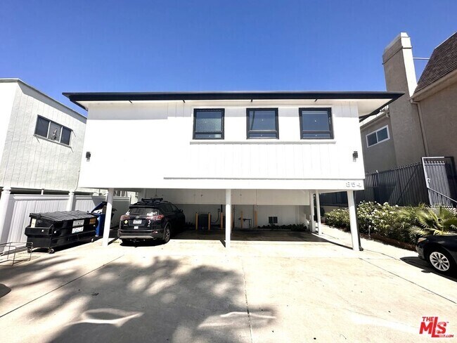 Building Photo - 854 S Sherbourne Dr Unit 1 Rental