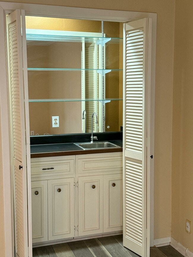 Photo - 7926 Broadway Unidad 808