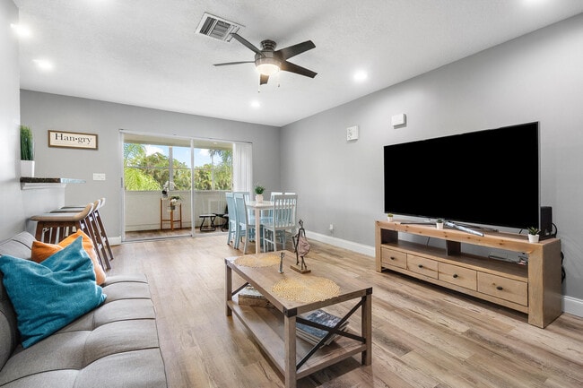 Building Photo - 126 Sparrow Dr Unit 11B